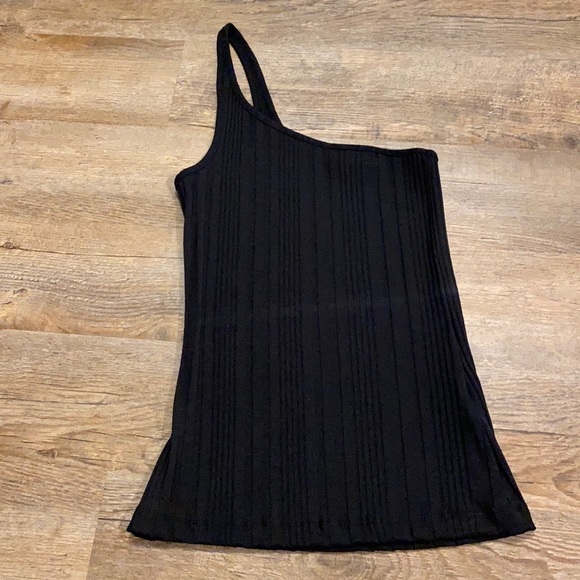 H&M Tops - H&M shoulder tank